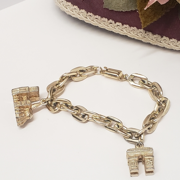 Jewelry - Gorgeous Made in France Gold tone Charm Bracelet
